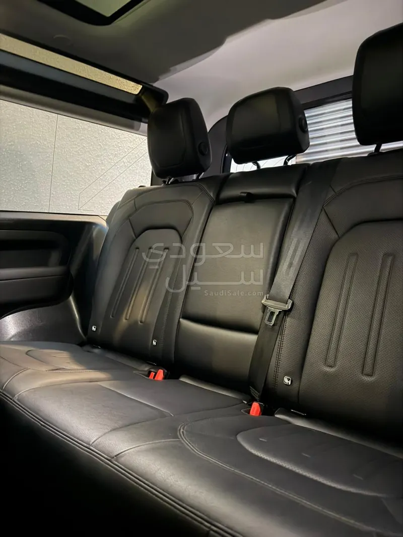 2022 لاند روفر ديفيندر 90