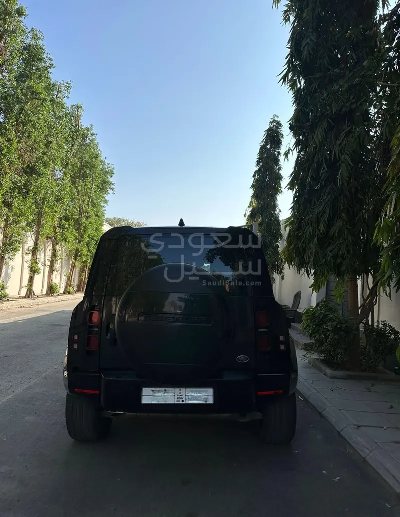 2022 لاند روفر ديفيندر 90
