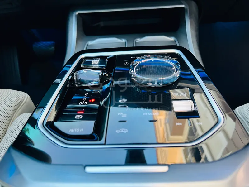 2023 بي ام دبليو الفئة السابعة 735 إل أي