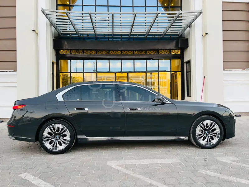 2023 بي ام دبليو الفئة السابعة 735 إل أي