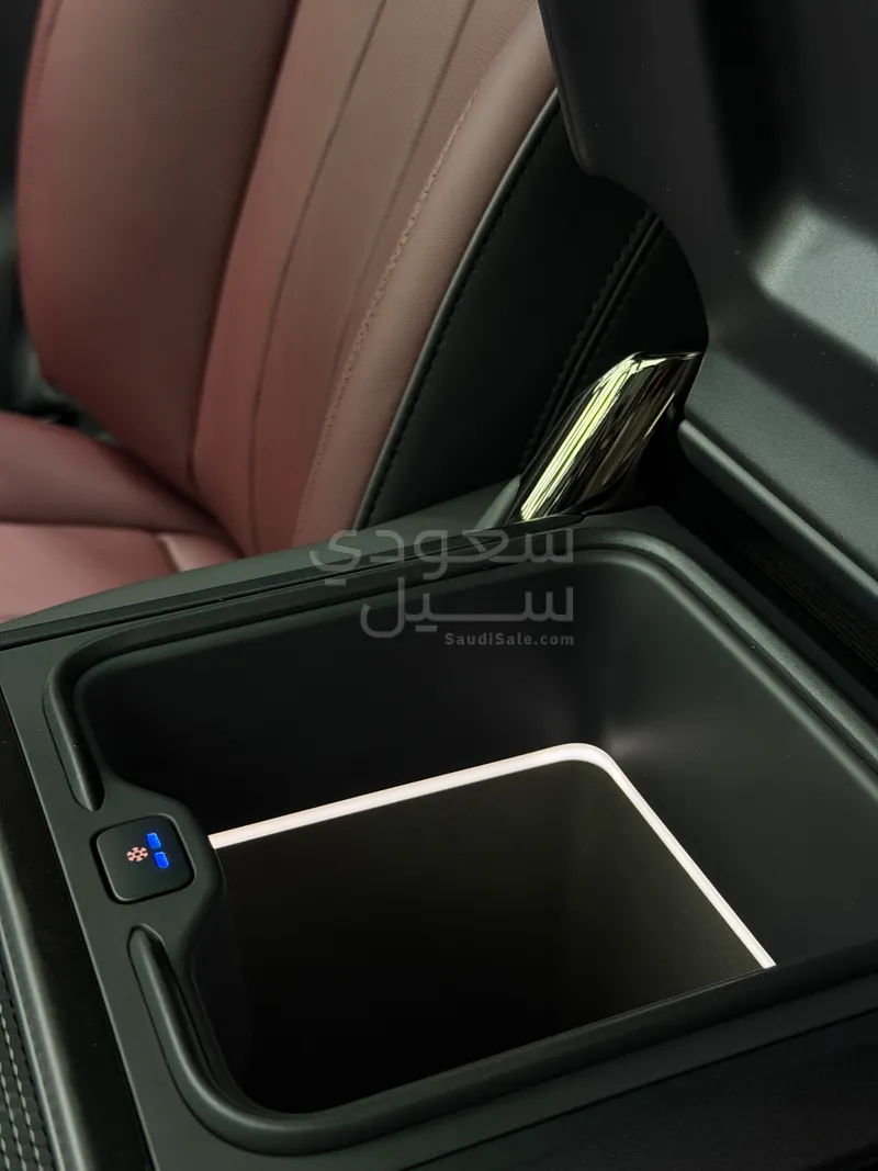 2025 لاند روفر رينج روفر سبورت اتش اس اي