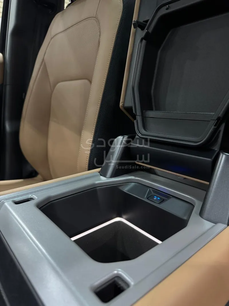 2025 لاند روفر ديفيندر اكس 110