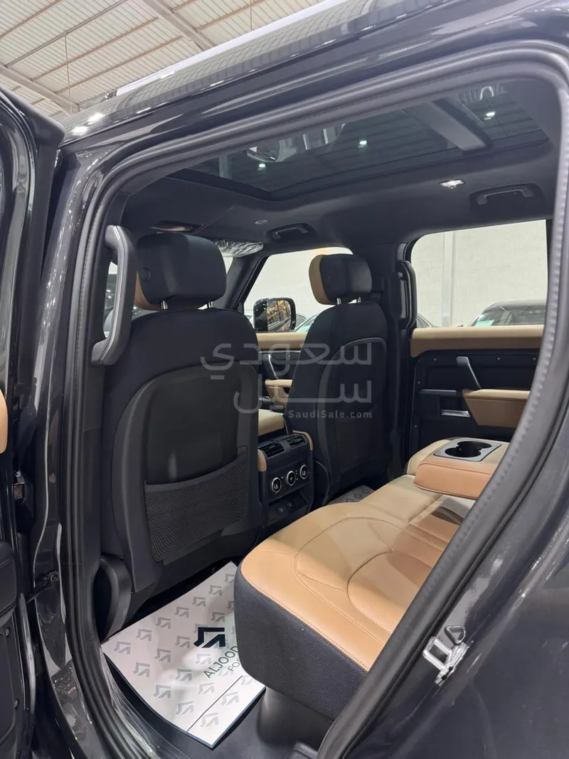 2025 لاند روفر ديفيندر اكس 110