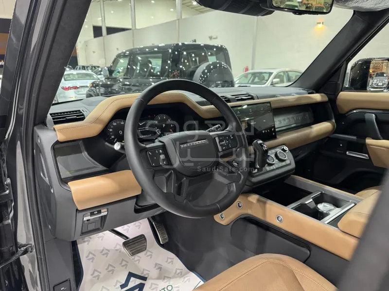 2025 لاند روفر ديفيندر اكس 110