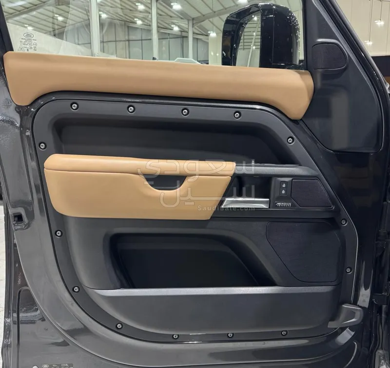 2025 لاند روفر ديفيندر اكس 110