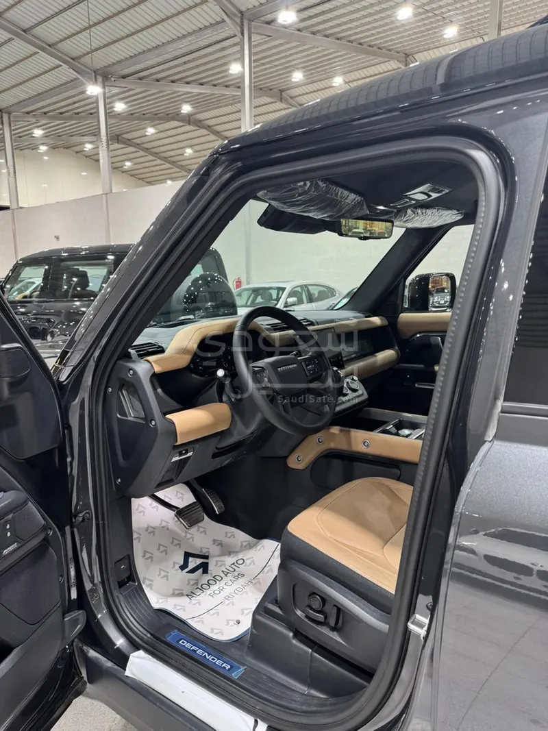 2025 لاند روفر ديفيندر اكس 110