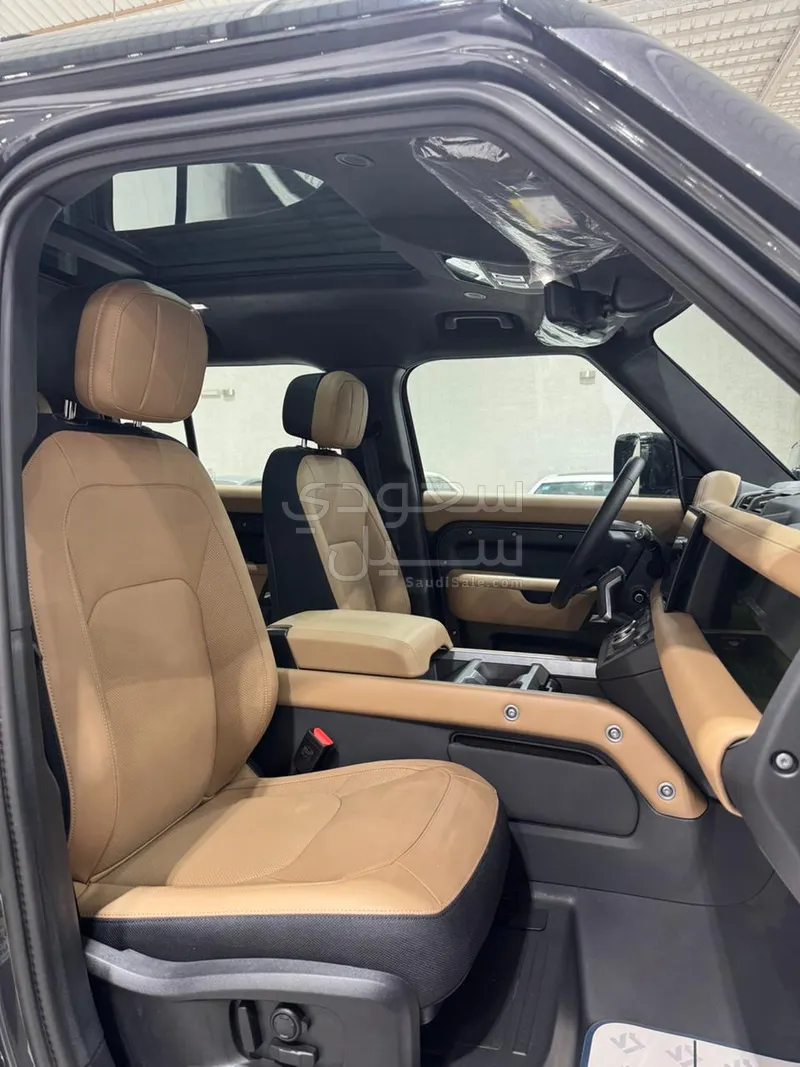 2025 لاند روفر ديفيندر اكس 110