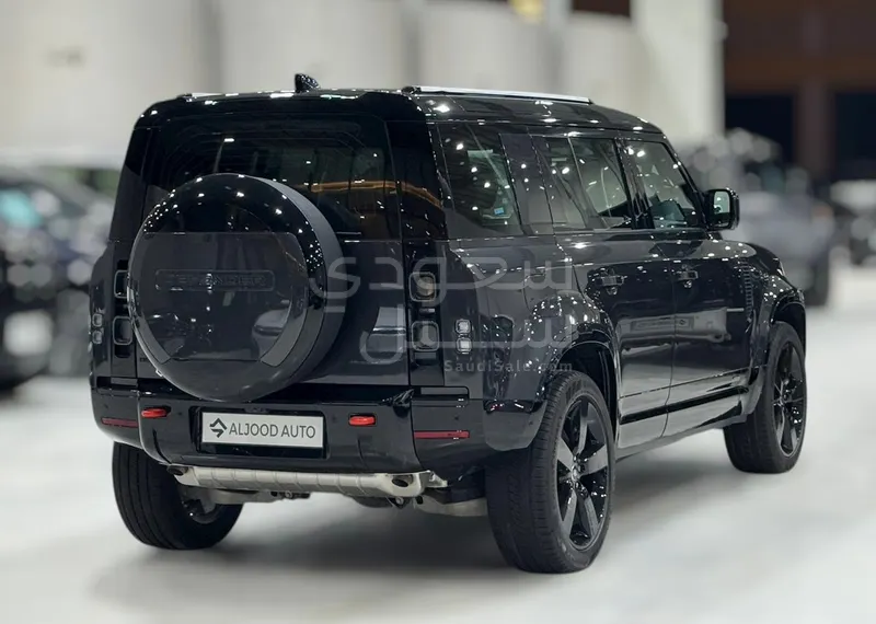2025 لاند روفر ديفيندر اكس 110
