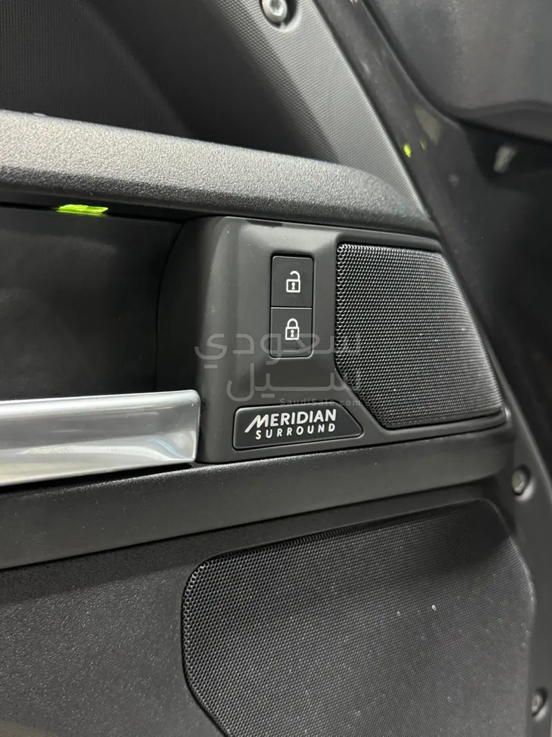 2025 لاند روفر ديفيندر اكس 110