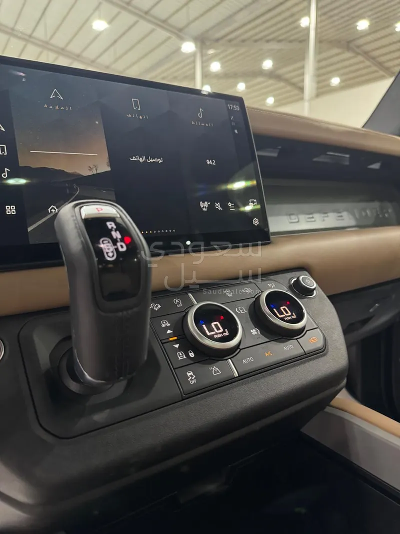 2025 لاند روفر ديفيندر اكس 110