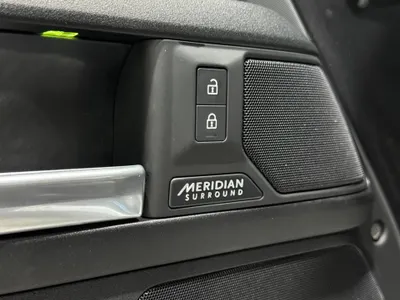 2025 لاند روفر ديفيندر اكس 110