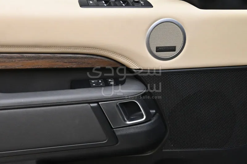 2020 لاند روفر ديسكفري