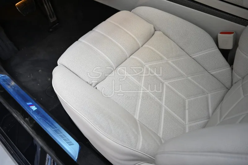 2026 بي ام دبليو الفئة السابعة 735أي