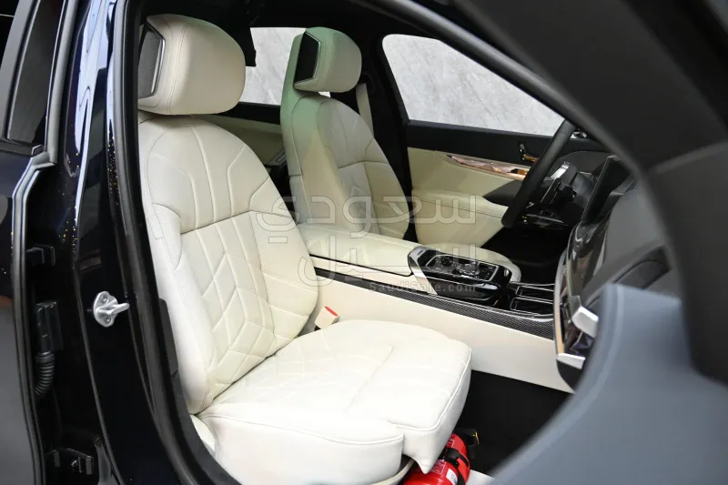 2026 بي ام دبليو الفئة السابعة 735أي