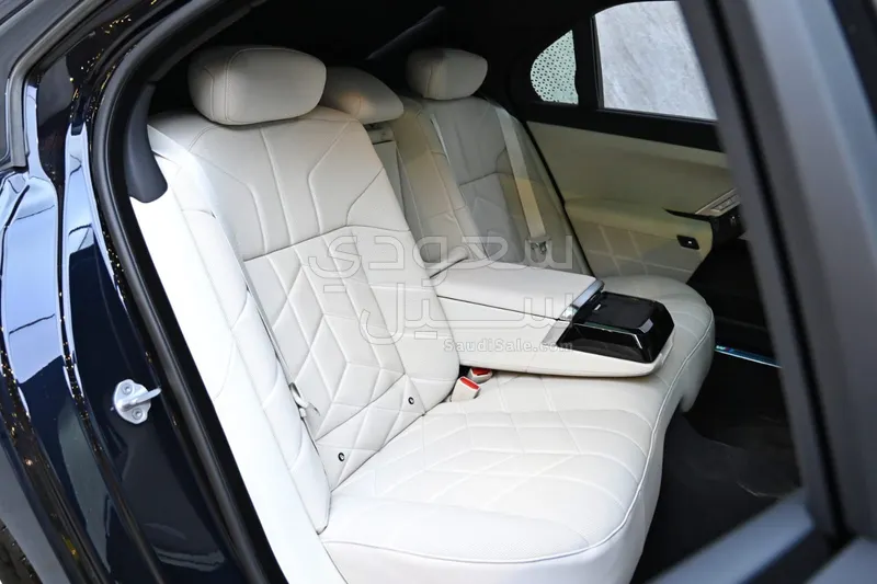 2026 بي ام دبليو الفئة السابعة 735أي