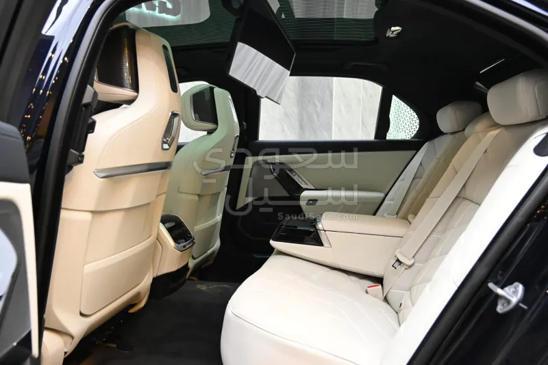 2026 بي ام دبليو الفئة السابعة 735أي