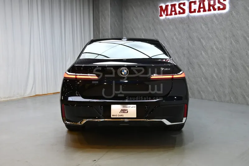 2026 بي ام دبليو الفئة السابعة 735أي