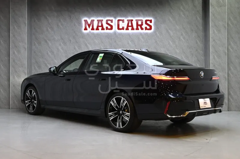 2026 بي ام دبليو الفئة السابعة 735أي