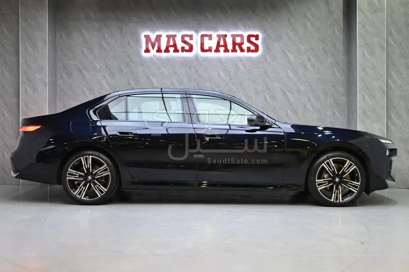 2026 بي ام دبليو الفئة السابعة 735أي