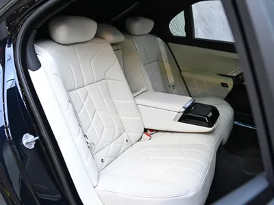 2026 بي ام دبليو الفئة السابعة 735أي