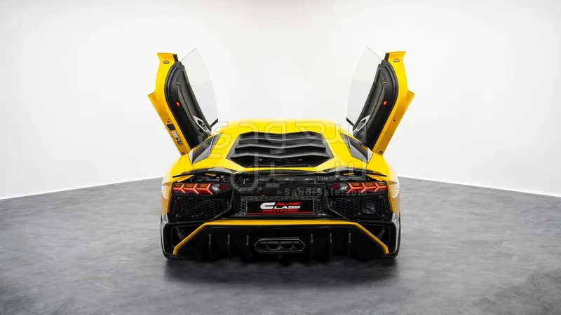 2014 لمبرجيني افنتادور ال بي-700-4