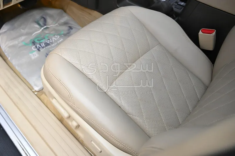 2023 تويوتا برادو جس اكس ار