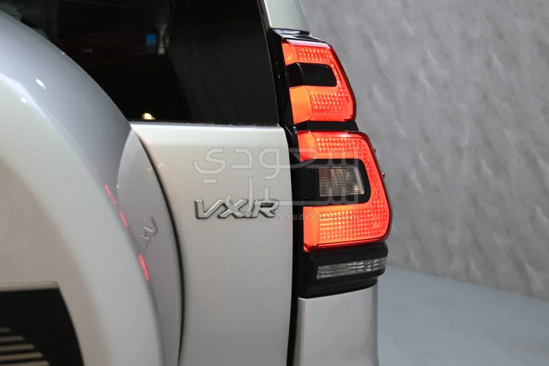 2023 تويوتا برادو جس اكس ار