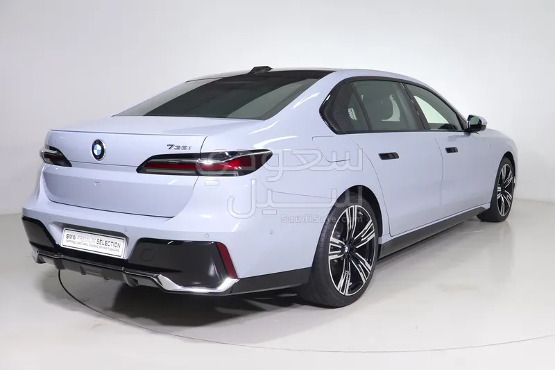 2026 بي ام دبليو الفئة السابعة 735أي