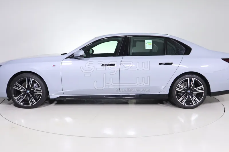 2026 بي ام دبليو الفئة السابعة 735أي