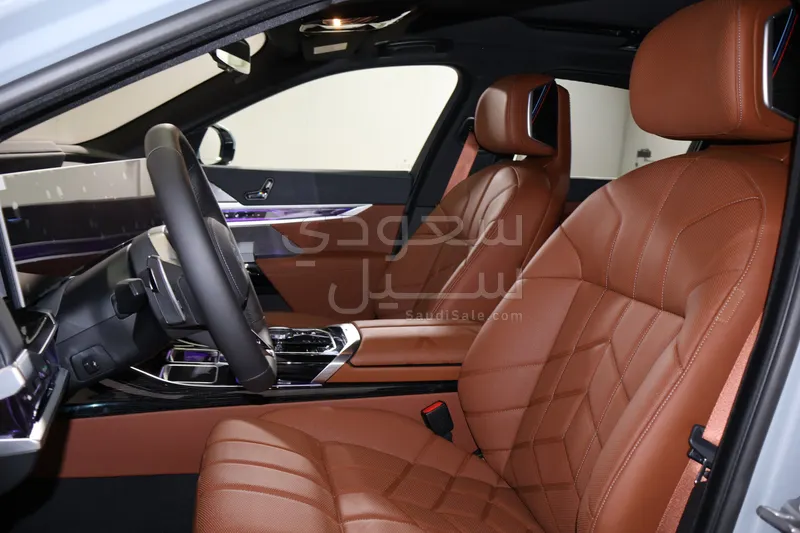 2026 بي ام دبليو الفئة السابعة 735أي