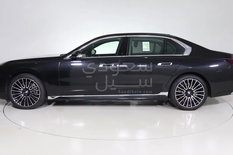 2026 بي ام دبليو الفئة السابعة 735أي