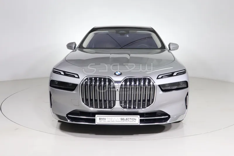 2026 بي ام دبليو الفئة السابعة 735أي