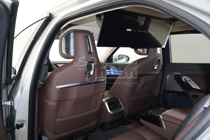 2026 بي ام دبليو الفئة السابعة 735أي