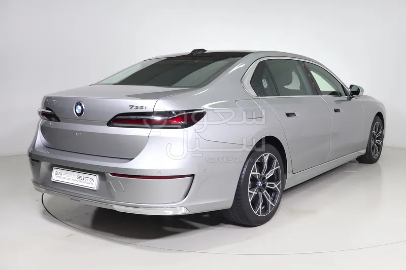 2026 بي ام دبليو الفئة السابعة 735أي
