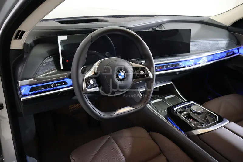 2026 بي ام دبليو الفئة السابعة 735أي