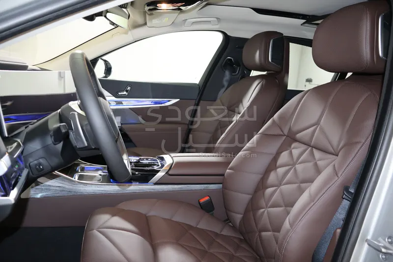 2026 بي ام دبليو الفئة السابعة 735أي