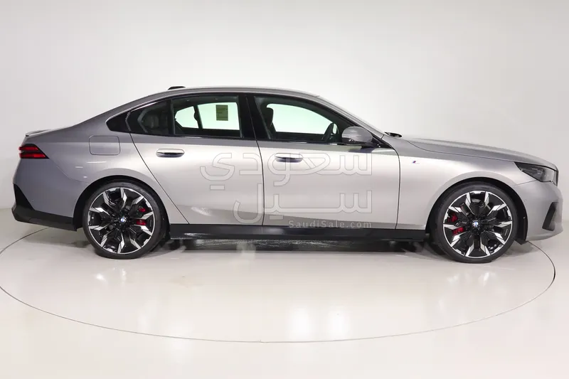 2026 بي ام دبليو الفئة الخامسة 520 أي إم كت