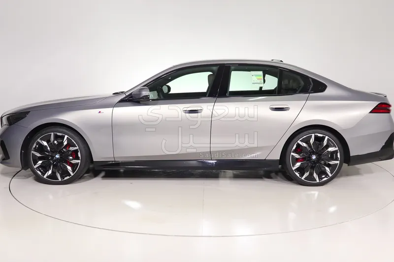 2026 بي ام دبليو الفئة الخامسة 520 أي إم كت