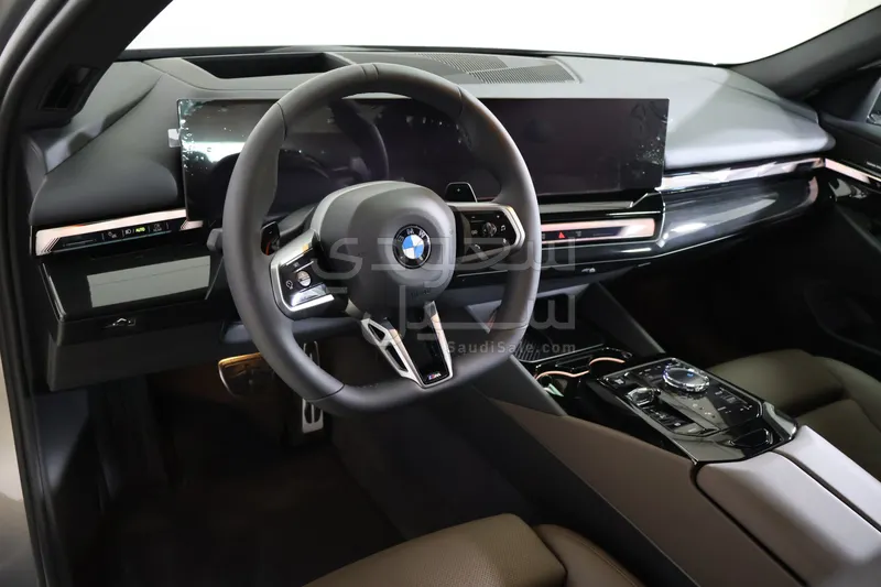 2026 بي ام دبليو الفئة الخامسة 520 أي إم كت