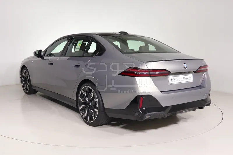 2026 بي ام دبليو الفئة الخامسة 520 أي إم كت