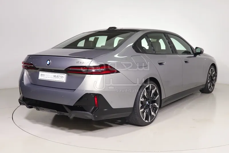 2026 بي ام دبليو الفئة الخامسة 520 أي إم كت