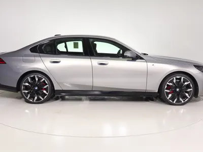 2026 بي ام دبليو الفئة الخامسة 520 أي إم كت