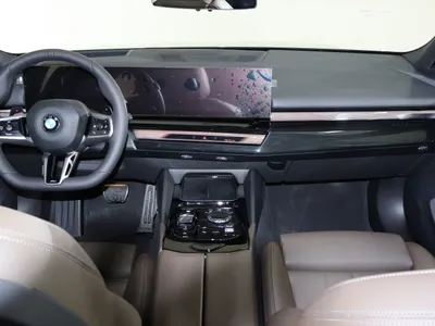 2026 بي ام دبليو الفئة الخامسة 520 أي إم كت