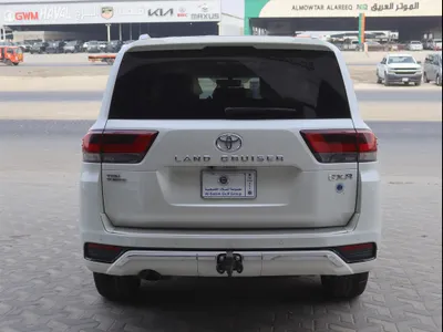 2023 تويوتا لاند كروزر جي اكس ار