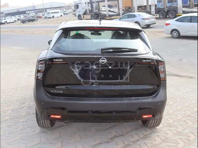 2025 نيسان كيكس اس