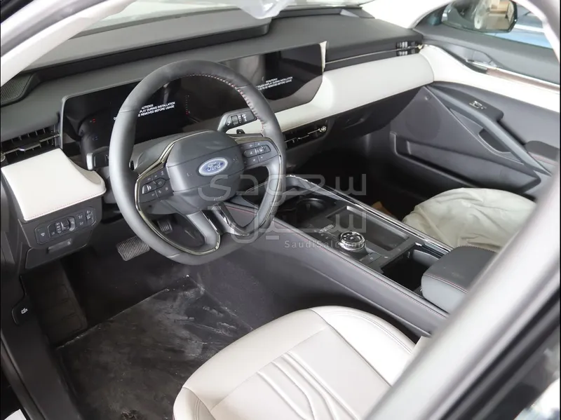 2025 فورد توروس ترند