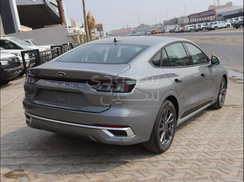 2025 فورد توروس ترند