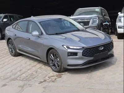 2025 فورد توروس ترند