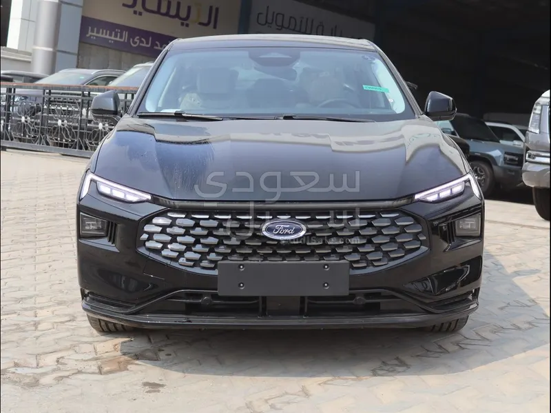 2025 فورد توروس تايتينيوم