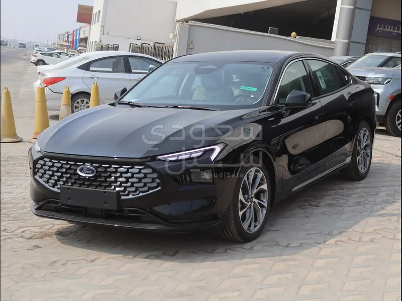 2025 فورد توروس تايتينيوم